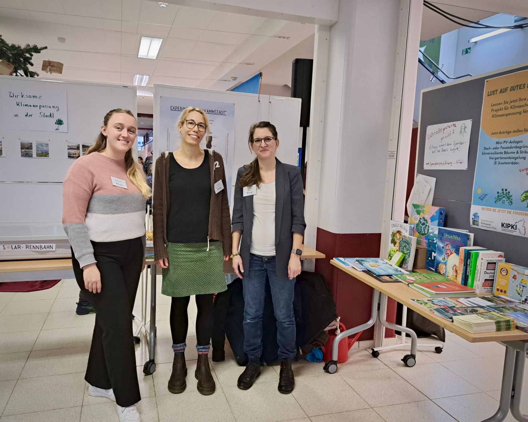 Großes Interesse an der „Stadt der Zukunft“ auf dem Adventsbasar „First Advent Second Hand“